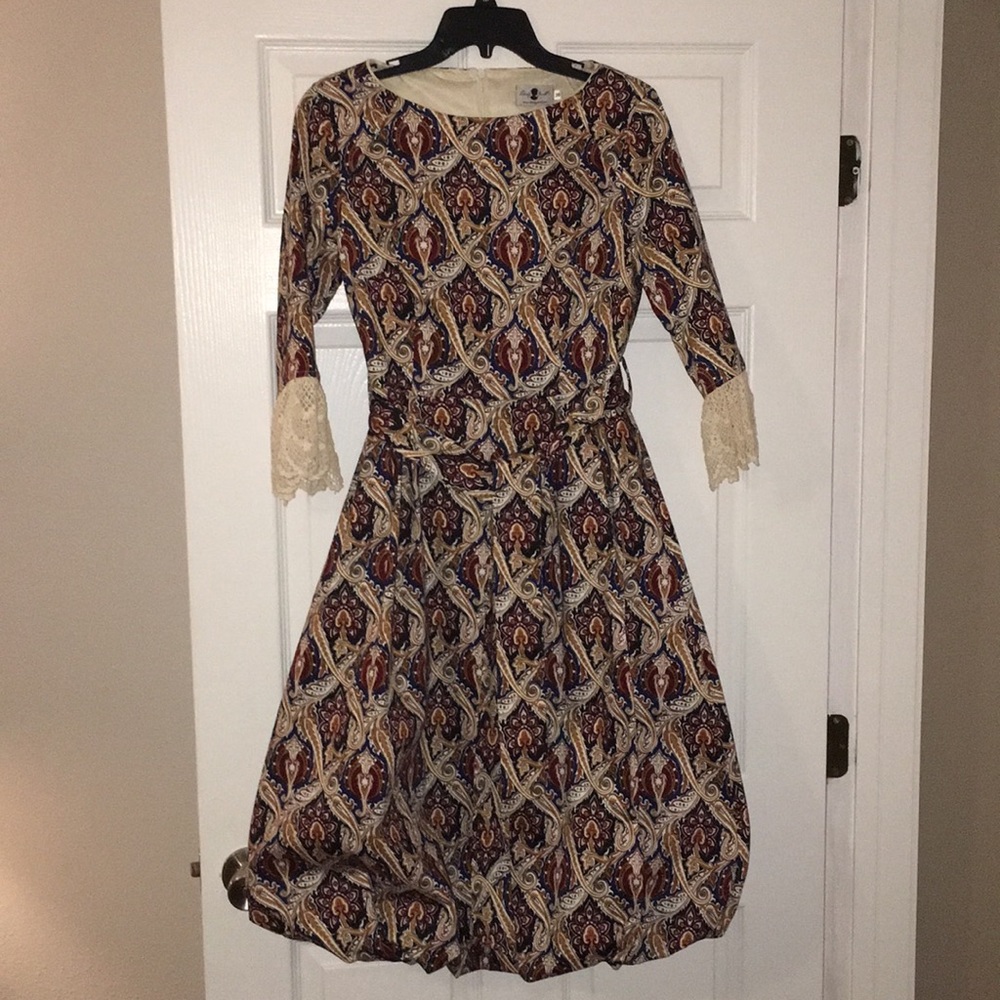 Dainty Jewell’s bubble dress w/ crochet detail